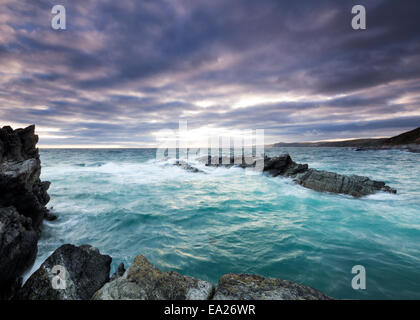 Sonnenuntergang über Sharrow Strand Whitsand Bay Cornwall UK Stockfoto