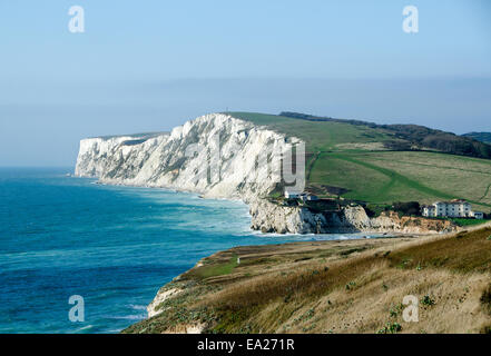 Freshwater Bay auf der Isle Of Wight, Blick nach Westen in Richtung Tennyson Down. Stockfoto