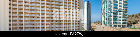 Hochhäuser in Benidorm an der Costa Blanca, Provinz Alicante, Spanien Stockfoto