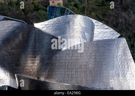 Guggenheim-Museum Bilbao Haupteingang. Von kanadisch-amerikanischen Architekten Frank Gehry entworfen, Stockfoto