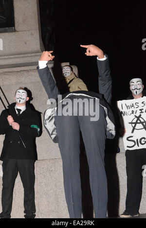 Trafalgar Square, London, UK. 5. November 2014. Aktivisten aus der Gruppe Anonymous versammeln sich in Trafalgar Square für den 5. November Million Maske März. Bildnachweis: Matthew Chattle/Alamy Live-Nachrichten Stockfoto