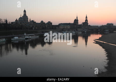 Sonnenuntergang über der Elbe in Dresden, Sachsen, Deutschland. Stockfoto