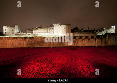 Tower von London Mohnblumen Kunst Ausstellung 2014 Stockfoto