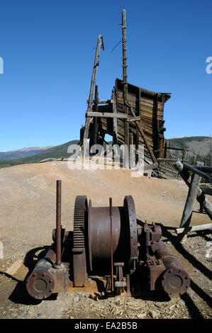 Bleibt der gewundenen Gang an der Spitze der Sallie Friseur Mine in der Nähe von Breckenri in den Rocky Mountains von Colorado, USA. Der Mine stammt aus dem Jahr 1860 Stockfoto