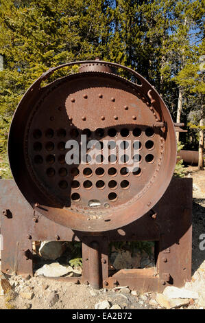 Reste der alten Sallie Friseur Mine in der Nähe von Breckenridge in den Colorado Rockies. Das Bild dieses Bild zeigt einen Teil einer alten Kessel. Stockfoto