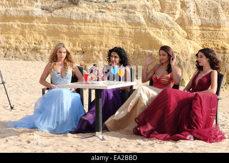 Rumänische Teilnehmer in Burlacita rumänischen TV-Show. Portimao, Praia da Rocha, Algarve, Portugal. Stockfoto