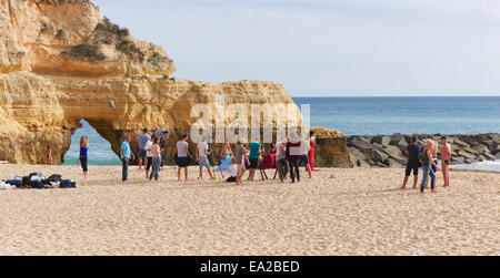 Dreharbeiten, Film-Crew vor Ort für die Burlacita Rumänien TV-Show. Portimao, Praia da Rocha, Algarve, Portugal. Stockfoto