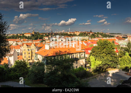 Malerische Aussicht auf das historische Zentrum von Prag: Häuser, Gebäude, Paläste, Sehenswürdigkeiten der Altstadt mit der charakteristischen und Pi Stockfoto