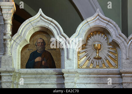 Saint Peter der Apostel. Symbol in der Marmor Ikonostase der russischen orthodoxen Kirche in Dresden, Sachsen, Deutschland. Stockfoto