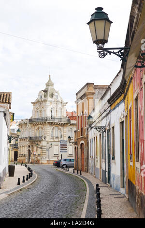 Straße in der historischen Altstadt von Faro, Algarve, Portugal. Stockfoto