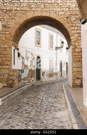 Arco de Repouso, König Afonso III zwei Bögen in Old Town, Faro, Algarve, Portugal. Stockfoto