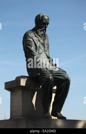 Denkmal für berühmte russische Schriftsteller Fyodor Dostoyevsky an der Elbe-Ufer in Dresden, Sachsen, Deutschland. Stockfoto