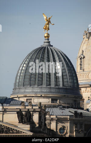 Kuppel der Akademie der bildenden Künste in Dresden, Sachsen, Deutschland. Stockfoto