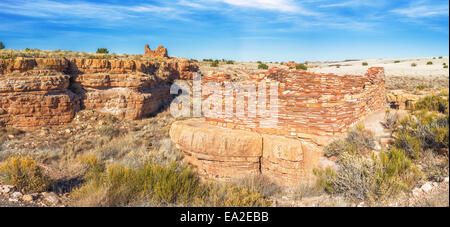 Schöner Panoramablick auf Box Canyon Pueblos im Wupatki National Monument von Kayenta Anasazi Kultur von 1120, besetzt Stockfoto