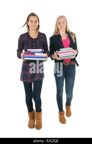 Schulmädchen zu Fuß in der Schule mit schweren Schultaschen Stockfoto