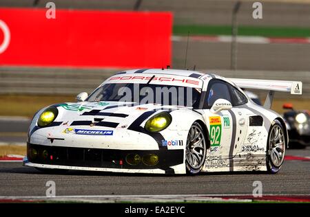 Shanghai, China. 2. November 2014. 92 - PORSCHE TEAM MANTHEY (DEU). Porsche 911 RSR. FREDERIC BERGMEISTER, (DEU) und PATRICK PILET (FRA) Sieger des FIA World Endurance Championship 1-2 Kategorie Le Mans GTE Pro - FIA Langstrecken-Weltmeisterschaft 1-2 Kategorie Le Mans GTE Pro. Beenden Sie in Shanghai International Circuit. © Marcio Machado/ZUMA Wire/ZUMAPRESS.com/Alamy Live-Nachrichten Stockfoto