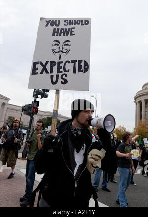 Washington, DC, USA. 5. November 2014. Hunderte von Anonymous führte Demonstranten Rallye in Washington, DC, protestieren gegen Sparkurs, massenhafte Überwachung und Unterdrückung auf dieses Guthaben Guy Fawkes Day: B Christopher/Alamy Live News Stockfoto