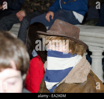 London, UK. 5. November 2014. Demonstranten auf anonymen Millionen Maske März Whitehall London 5. November 2014 Credit: Prixpics/Alamy Live-Nachrichten Stockfoto