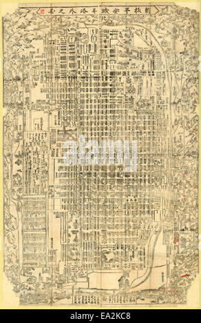 Dieser neu veröffentlichte Plan von Kyoto und seinen Vororten bietet einen detaillierten Blick auf das Stadtbild und die Umgebung und zeigt die historische und kulturelle Bedeutung dieser japanischen Region. Die Karte zeigt wichtige Stadtviertel, Sehenswürdigkeiten und die städtische Entwicklung während der Veröffentlichungszeit. Stockfoto
