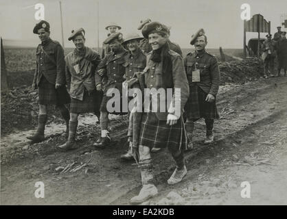 Ein offizielles Foto, das während der deutschen Offensive an der Britischen Westfront in Frankreich aufgenommen wurde, liefert einen historischen Bericht über die intensiven Kämpfe während des Ersten Weltkriegs Stockfoto