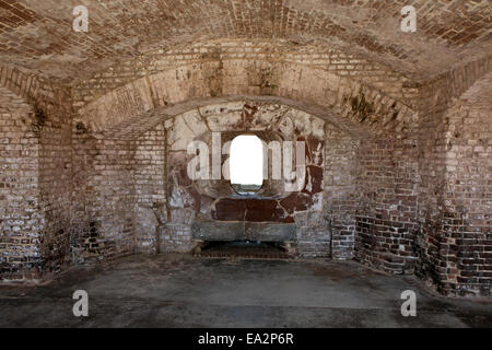 Kanone-Port in den Mauern von Fort Sumter, Website der Öffnung des amerikanischen Bürgerkrieges. Stockfoto