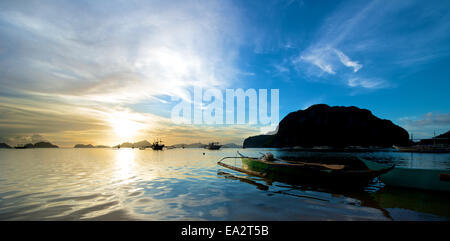 El Nido Sonnenaufgang auf der Insel Palawan auf den Philippinen. Stockfoto