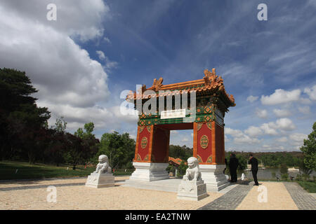 Canberra. 6. November 2014. Foto aufgenommen am 6. November 2014 zeigt die Ansicht von Peking Garden in Canberra, Australien. Der Garten ist ein Geschenk von Chinas Peking Stadtregierung Beijings Schwester Stadt Canberra, Australien. © Justin Qian/Xinhua/Alamy Live-Nachrichten Stockfoto