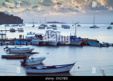 Ansicht des Hafens in der Morgendämmerung, Samana, östliche Halbinsel de Samana, Dominikanische Republik, West Indies, Karibik, Mittelamerika Stockfoto