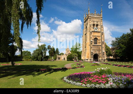 Der Glockenturm und die St.-Laurentius Kirche im Stiftspark, Evesham, Worcestershire, England, Vereinigtes Königreich, Europa Stockfoto