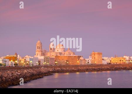 Kirche von Santa Cruz und Kathedrale, Cadiz, Provinz Cadiz, Andalusien, Spanien, Europa Stockfoto