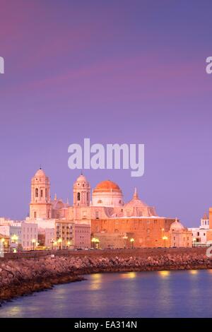 Kirche von Santa Cruz und Kathedrale, Cadiz, Provinz Cadiz, Andalusien, Spanien, Europa Stockfoto