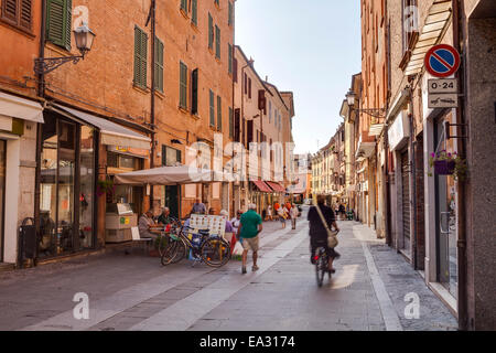 Via Giuseppe Mazzini in der Stadt Ferrara, UNESCO World Heritage Site, Emilia-Romagna, Italien, Europa Stockfoto