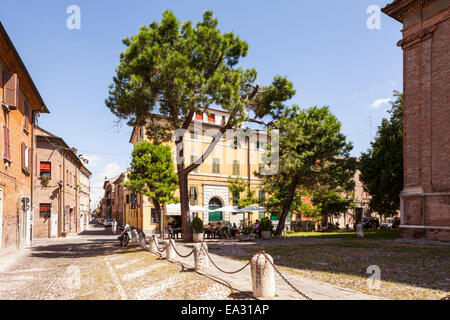 Straßenszene in der Stadt Ferrara, UNESCO World Heritage Site, Emilia-Romagna, Italien, Europa Stockfoto