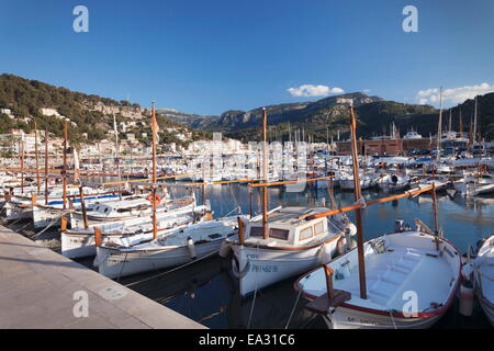 Angelboote/Fischerboote im Hafen, Port de Soller, Mallorca (Mallorca), Balearen, Spanien, Mittelmeer, Europa Stockfoto