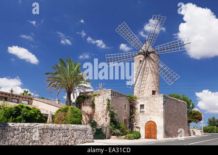 Restaurant in einer Windmühle, Sineu, Mallorca (Mallorca), Balearen, Spanien, Mittelmeer, Europa Stockfoto
