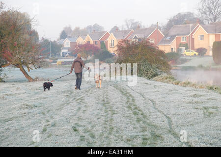 Ein Nebel und Frostiger Morgen auf den Fluss Soar als Temperaturen fiel auf-2 Übernachtung in Leicestershire Stockfoto