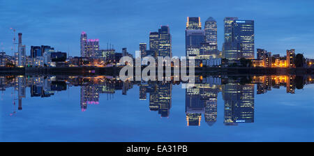 Blick über die Themse, Canary Wharf, Docklands, London, England, Vereinigtes Königreich, Europa Stockfoto
