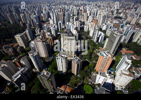 Blick über Sao Paulo Wolkenkratzer und Stau aus dem Taxi Hubschrauber, Sao Paulo, Brasilien, Südamerika Stockfoto