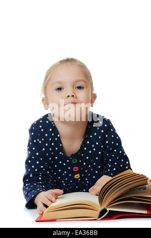 Mädchen lesen Buch isoliert auf weiss Stockfoto