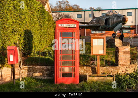 Ein 1950er Supermarine Swift F Mk 4 Jet Fighter, im Besitz von Sheppards militärischen Überschussgeschäften in der Nähe von Leominster, Herefordshire, Großbritannien Stockfoto