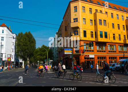 Radfahrer, Danziger Straße Straße, Bezirk Prenzlauer Berg, Berlin, Deutschland Stockfoto