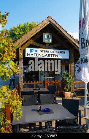 Cafe Terrasse, Treptower Park, Bezirk Treptow, Berlin, Deutschland Stockfoto