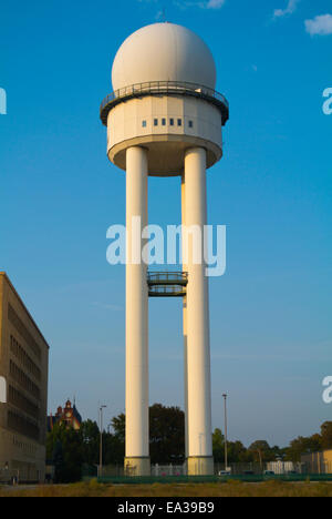 Air Control-Turm, der ehemalige Flughafen Tempelhof, West Berlin, Deutschland Stockfoto