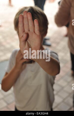 Junge sagt stop Stockfoto