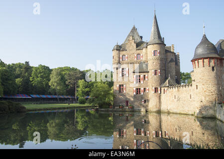 wasserburg-satzvey-eifel-nordrhein-westfalen-deutschland