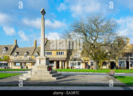 Das Kriegerdenkmal im Broadway, Cotswolds, Worcestershire, England UK Stockfoto