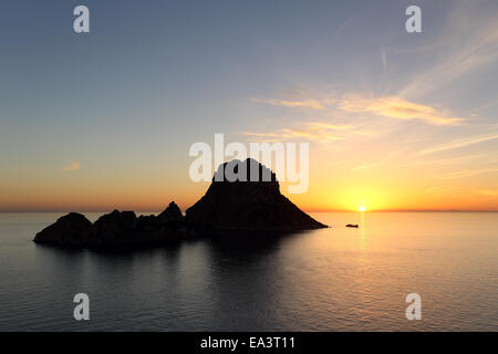 Seelandschaft des Sonnenuntergangs auf Es Vedra in Ibiza Insel Baleares Spanien Stockfoto