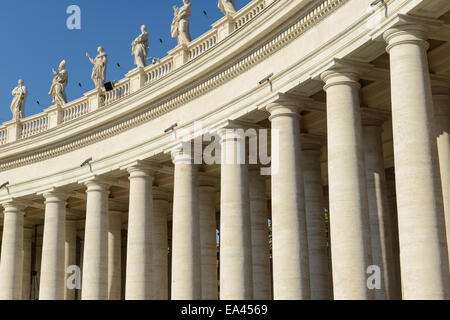 Skulpturen der Heiligen im Vatikan, Rom, Italien Stockfoto