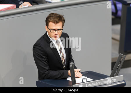 Berlin, Deutschland. 6. November 2014. Lieferung von einer Regierungserklärung durch den Bundesminister der Finanzen Wolfgang Schäuble (CDU) über - Verbesserung der automatischen Informationsaustausch - Einigung über wirksamere Regelungen für den Kampf gegen Steuerhinterziehung erkannte im Bundestag im November 06zh, 2014 in Berlin, Deutschland. /: Carsten Schneider (SPD) Bildnachweis: Reynaldo Chaib Paganelli/Alamy Live-Nachrichten Stockfoto