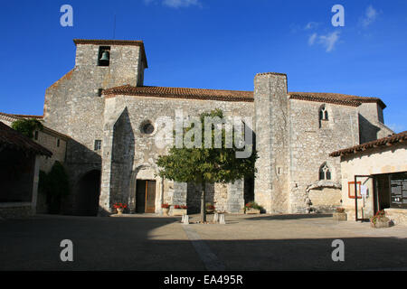 Bogen und Kirche St-Nicolas Pujols Lot-et-Garonne, Frankreich Stockfoto